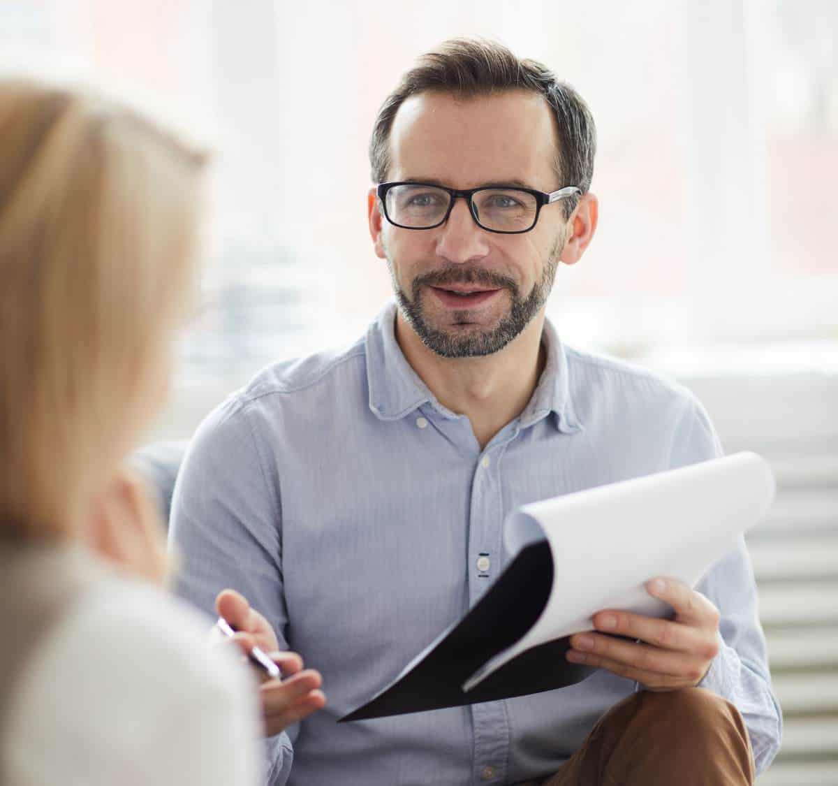 Therapist working with a client during dual diagnosis treatment in Greensboro, NC.